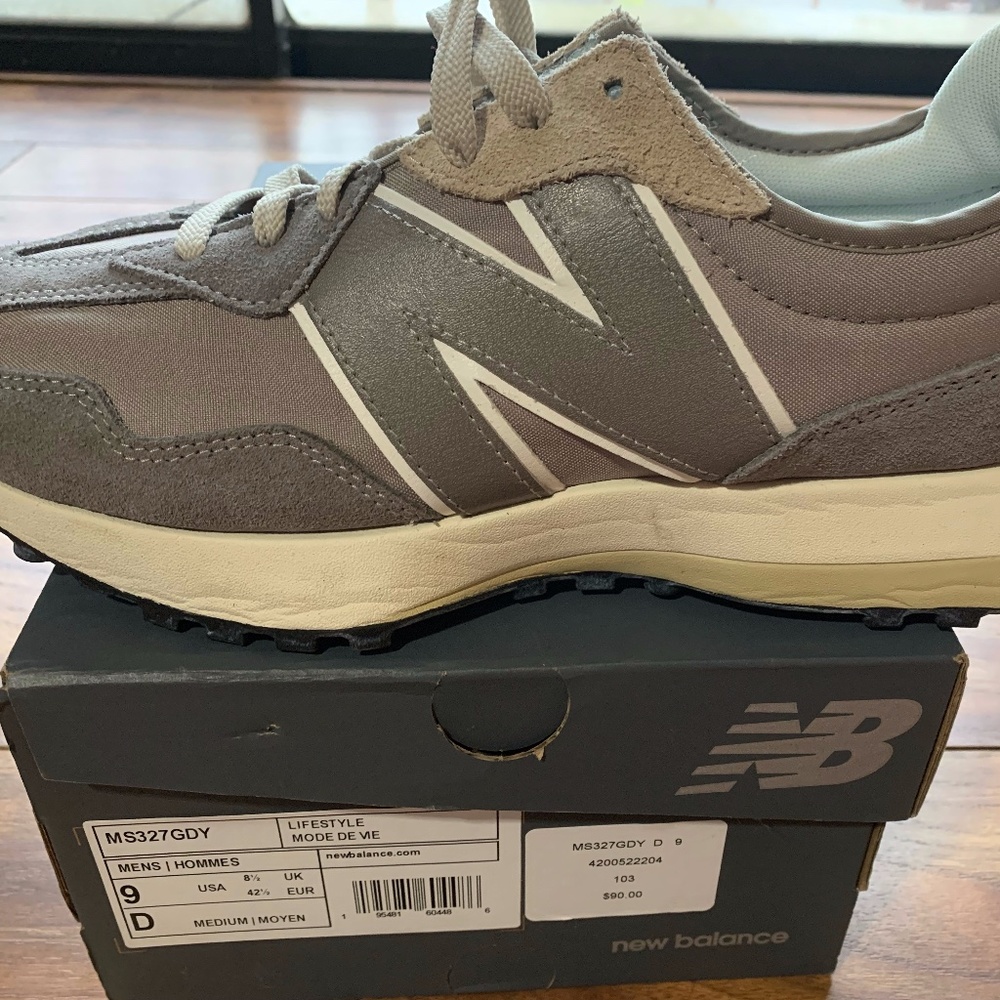 NEW BALANCE SNEAKER